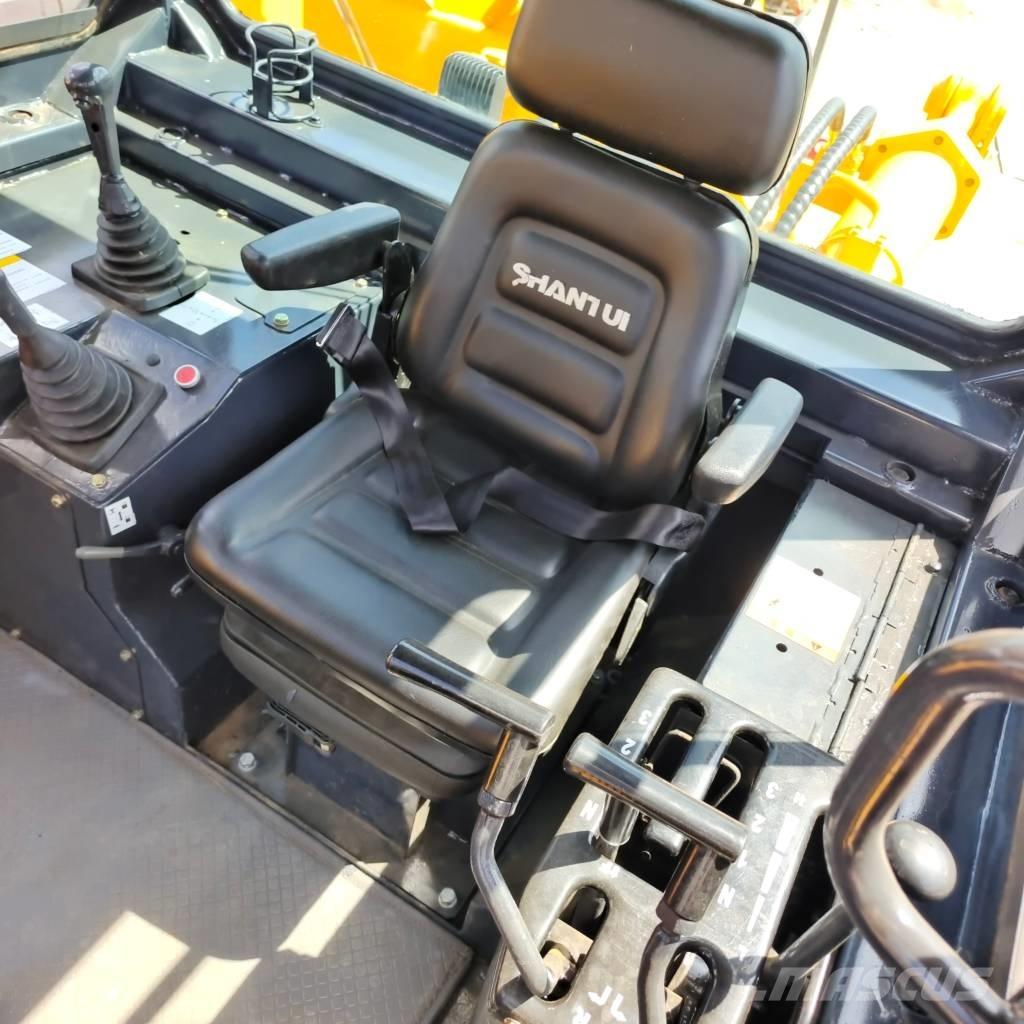 Shantui SD 32 履帶推土機