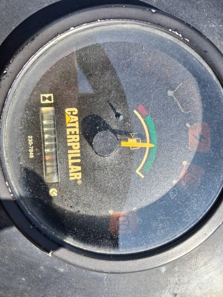 CAT CB 22 雙輪滾壓機