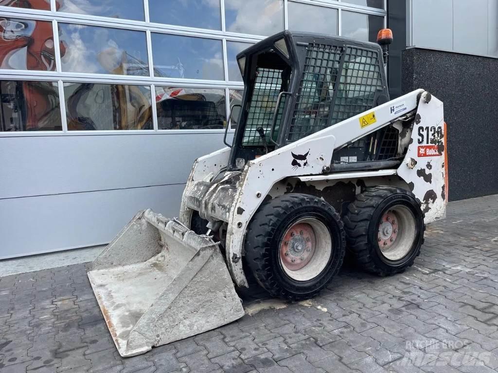 Bobcat S130 滑移轉向裝載機
