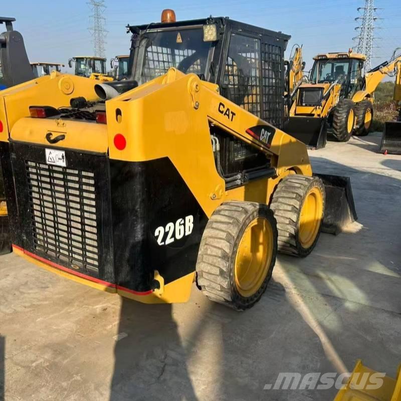 CAT 226 滑移轉向裝載機