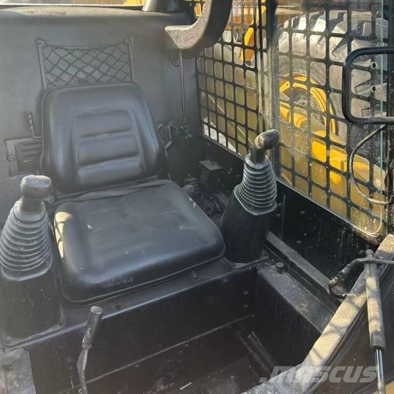 CAT 226 滑移轉向裝載機