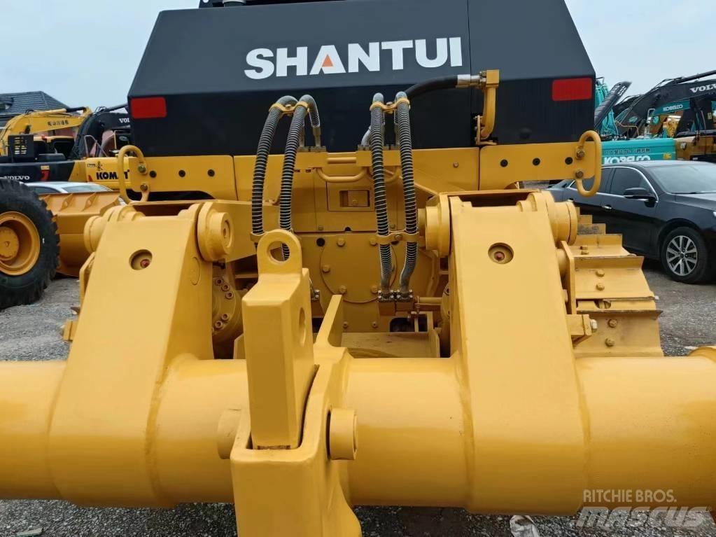 Shantui D22 履帶推土機