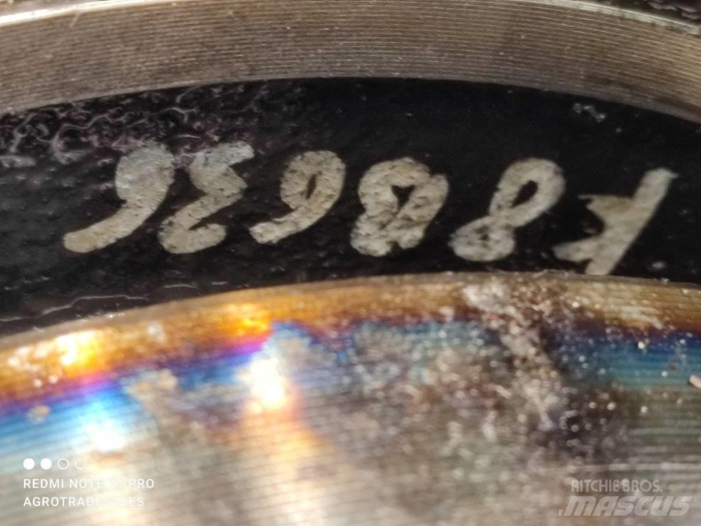 Bobcat T hub 軸
