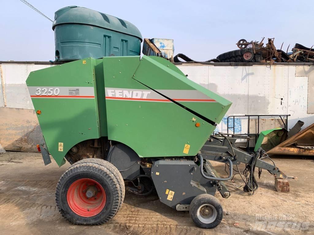 Fendt 3250 圓型牧草打包機