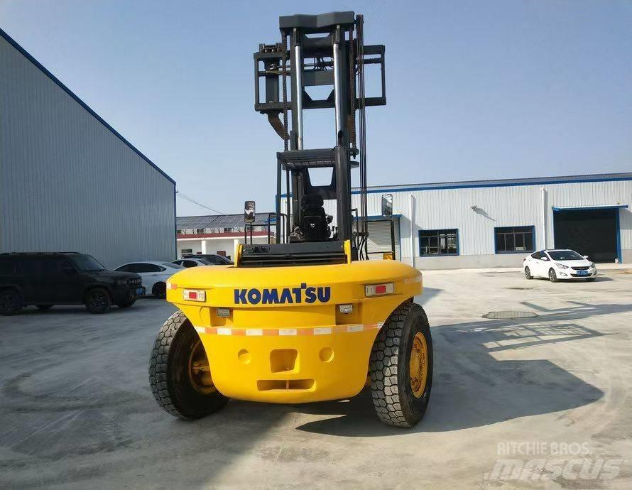 Komatsu FD200 伸縮臂操作車