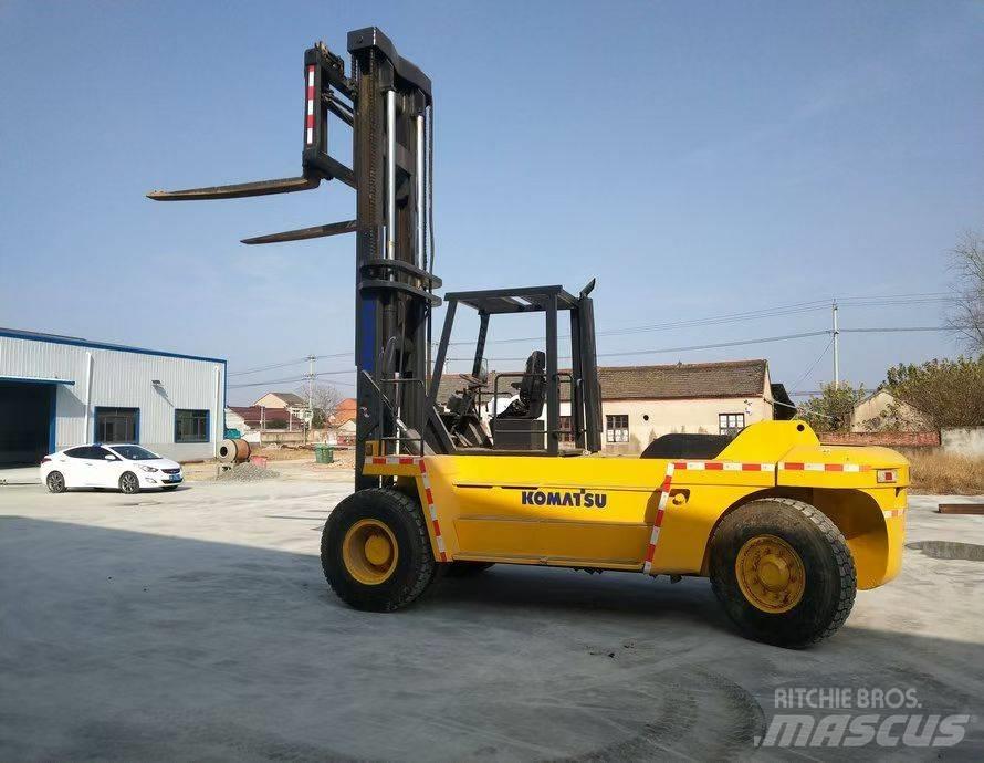 Komatsu FD200 伸縮臂操作車