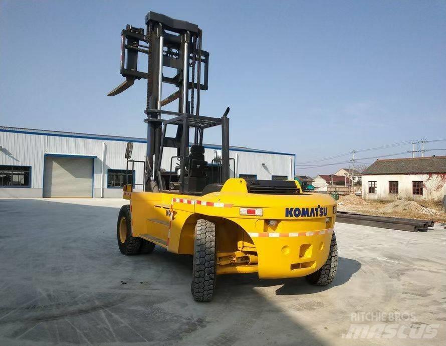 Komatsu FD200 伸縮臂操作車