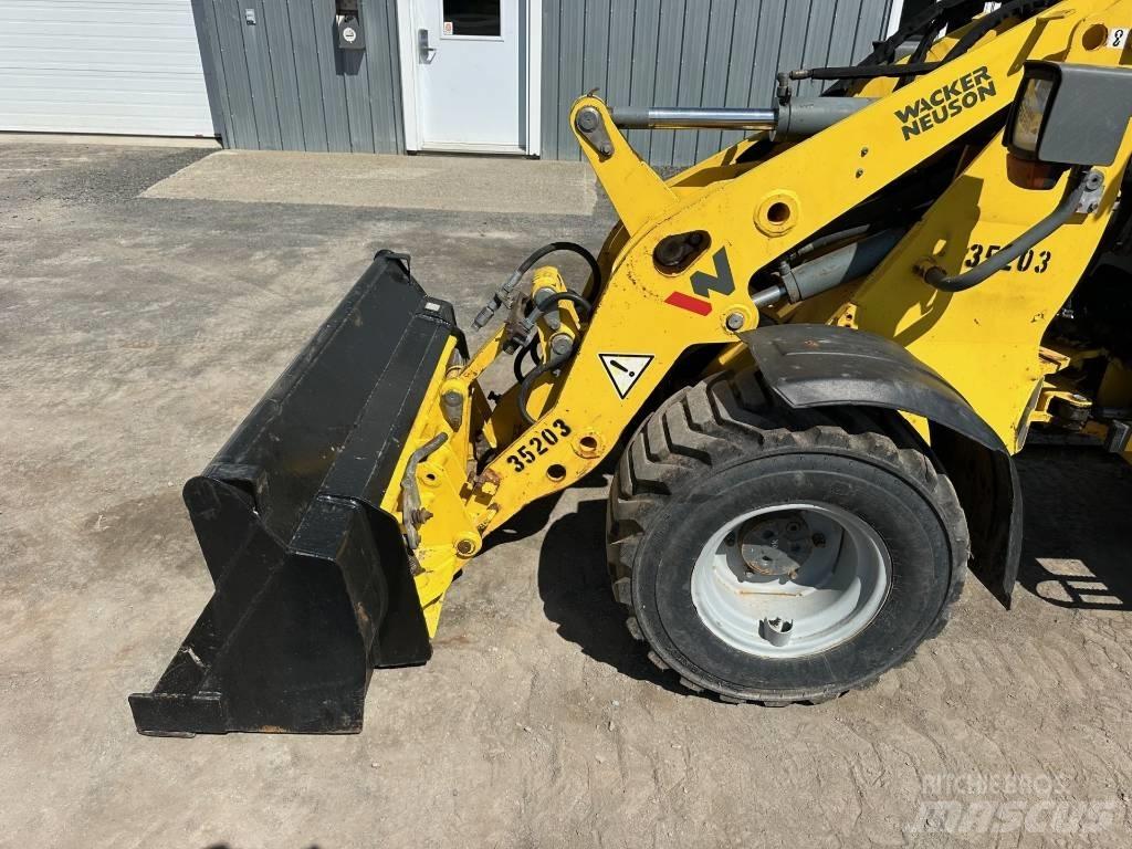 Wacker Neuson WL 30 輪胎式裝載機
