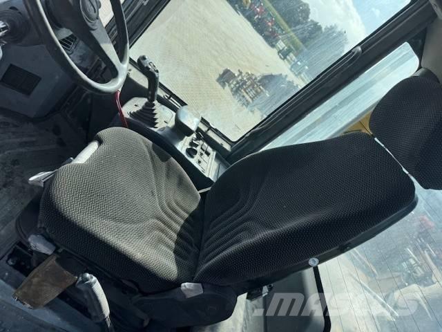 Komatsu WA 250-5 輪胎式裝載機