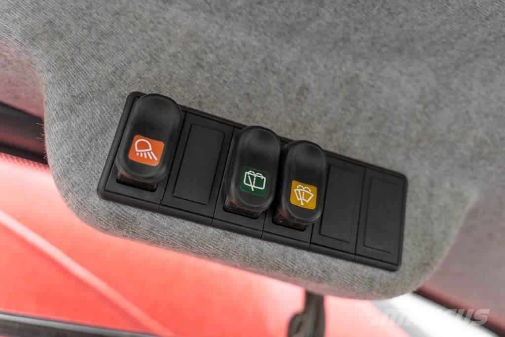 Manitou MT 1135 伸縮臂操作車