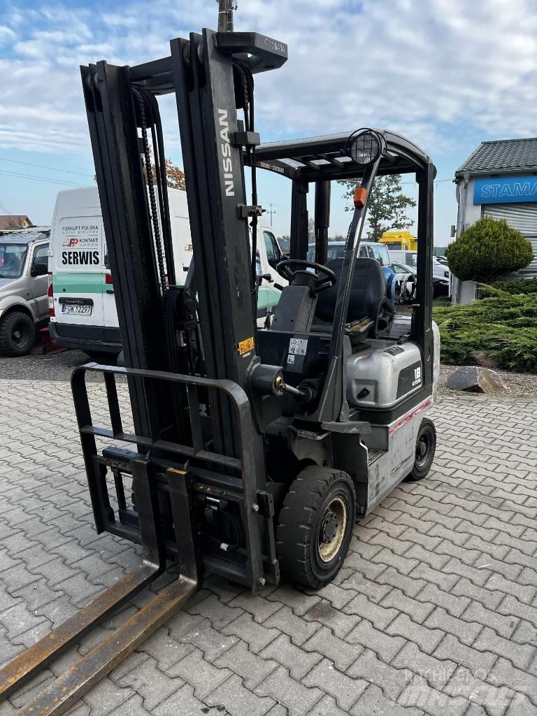 Nissan PD01A18PQ 液化石油氣LPG卡車