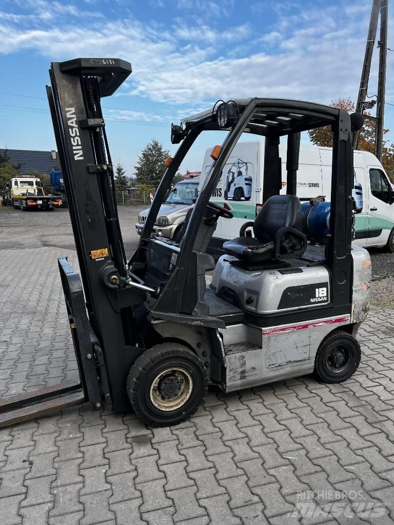 Nissan PD01A18PQ 液化石油氣LPG卡車