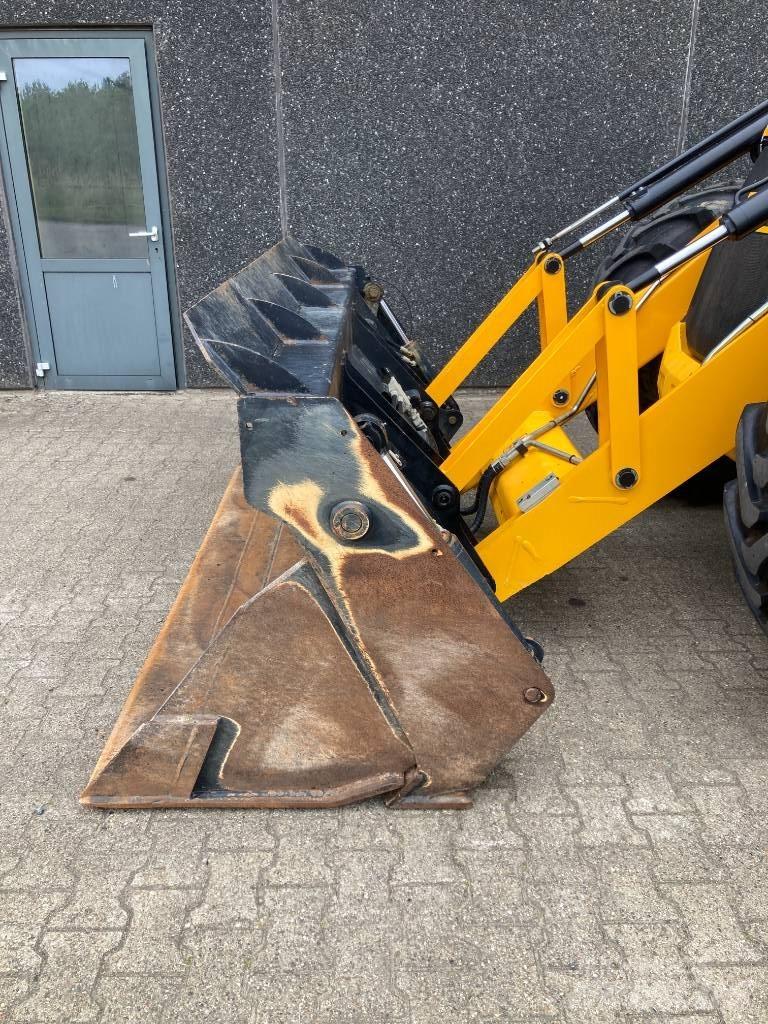 JCB 4 CX Pro 反鏟裝載機