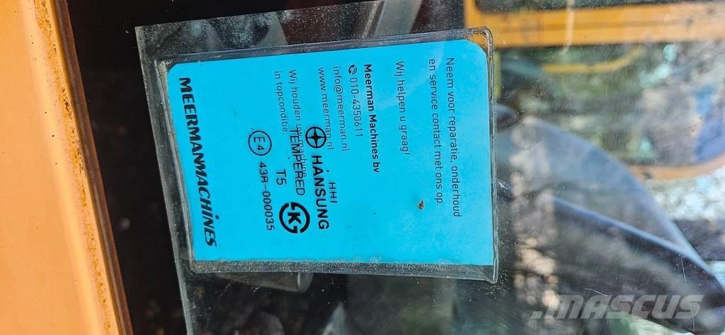 Hyundai R16-9 小型挖土機/掘鑿機<7t(小型挖掘機)