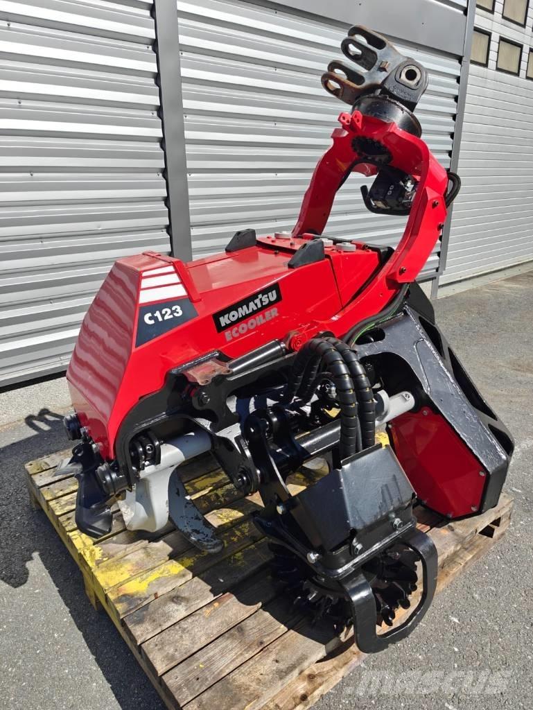 Komatsu C 123 收穫機頭