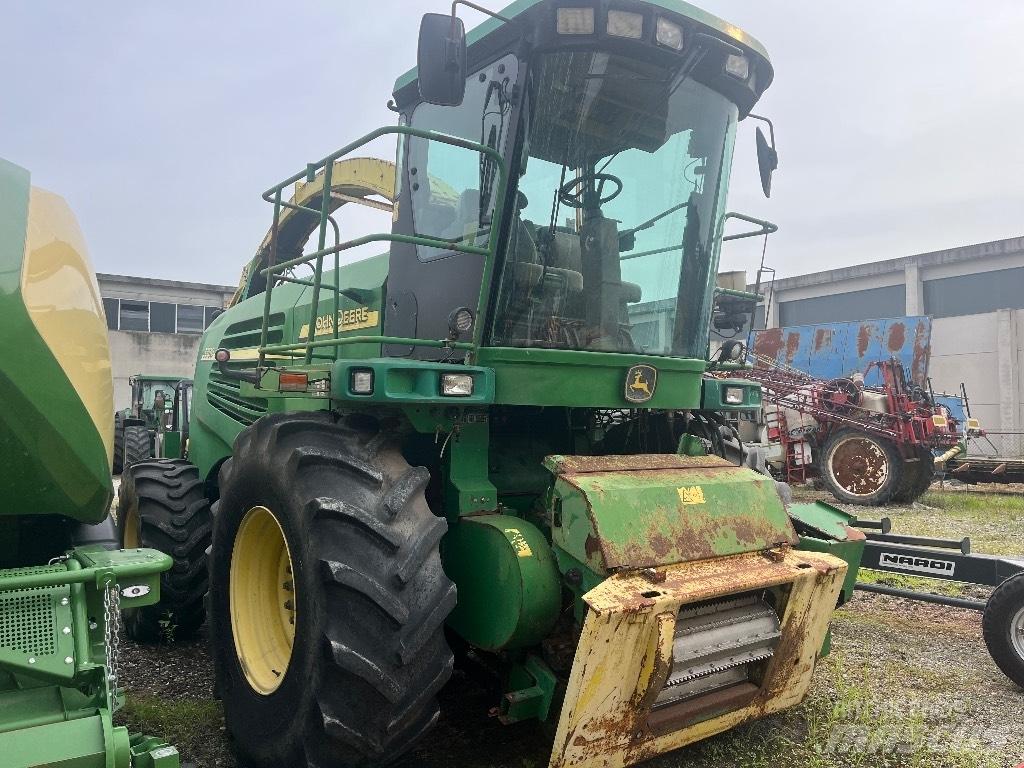 John Deere 7700 自走式飼料採集機