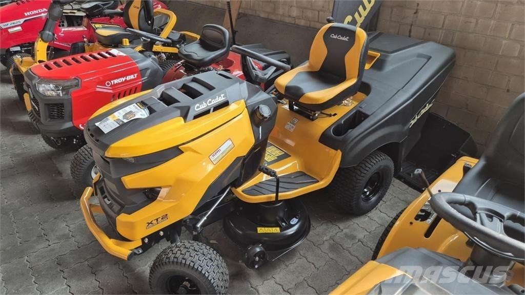 Cub Cadet XT2 PR95 果嶺割草機
