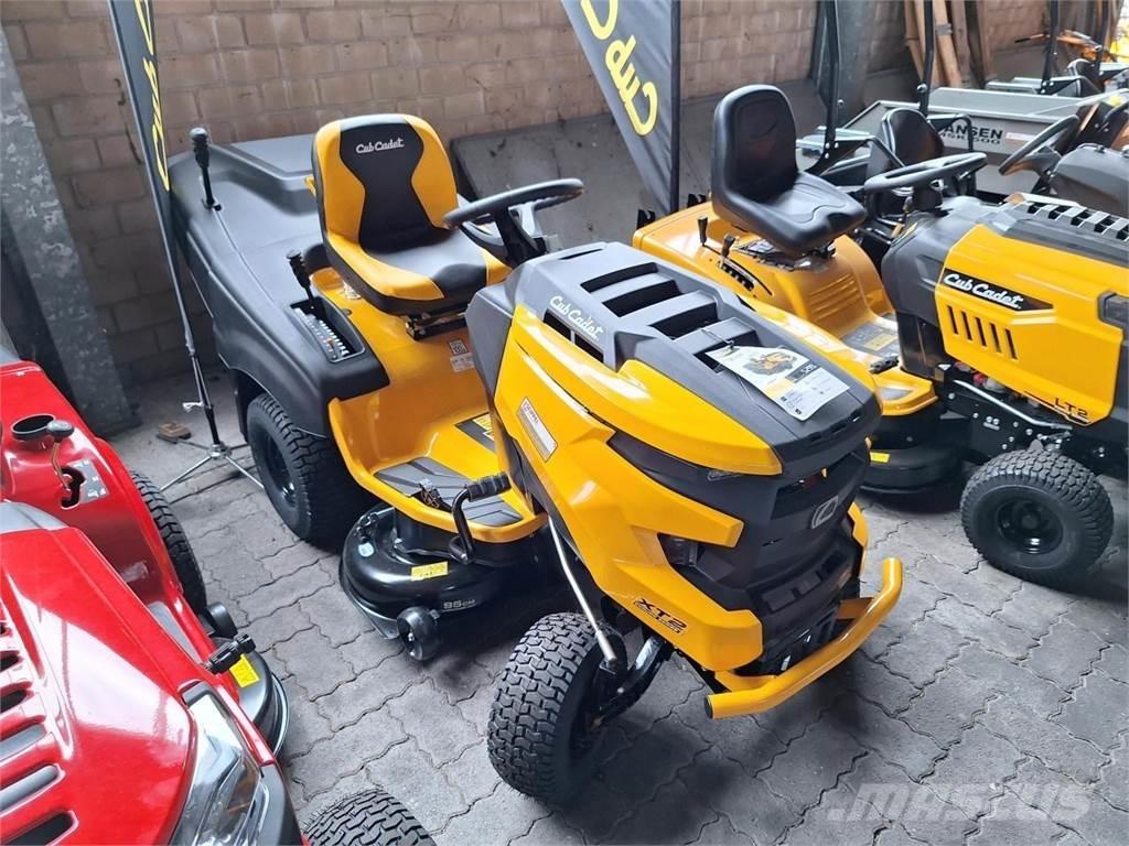 Cub Cadet XT2 PR95 果嶺割草機