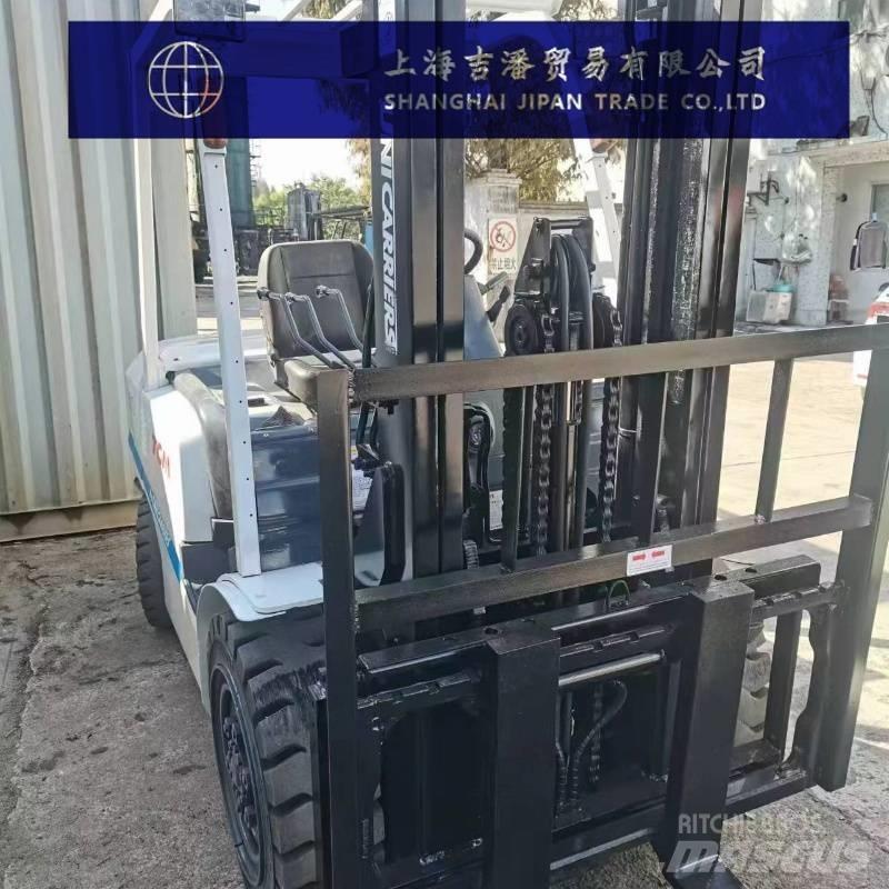 TCM FD 30 柴油卡車