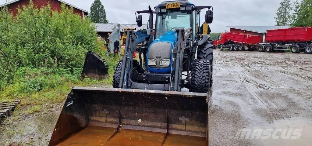 Valtra A85 曳引機