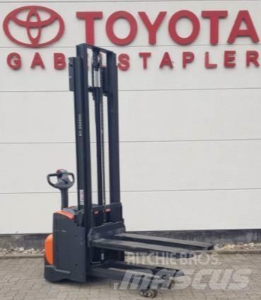 Toyota SWE120L 行走控制式堆積機