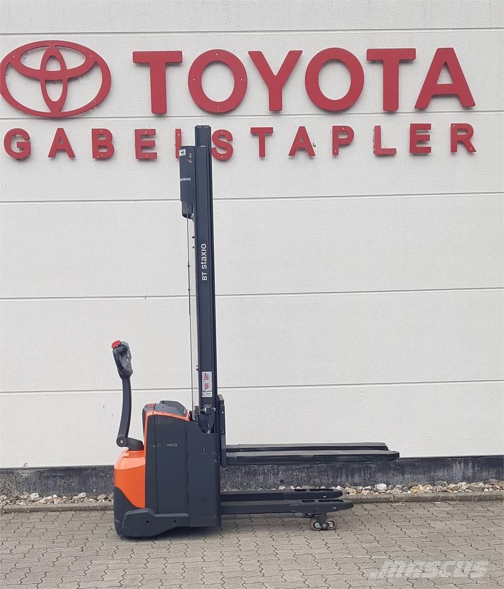 Toyota SWE120L 行走控制式堆積機