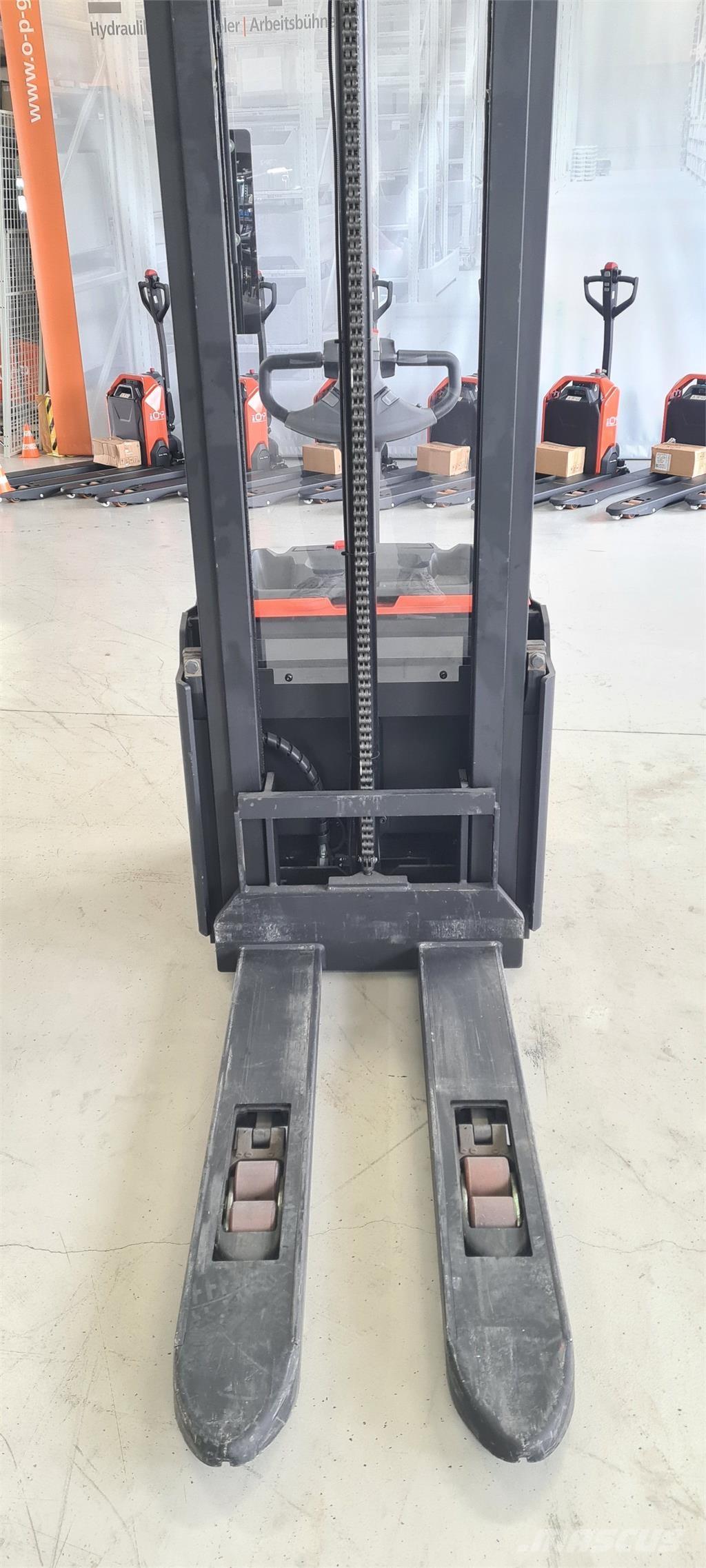 Toyota SWE120L 自走式堆積機