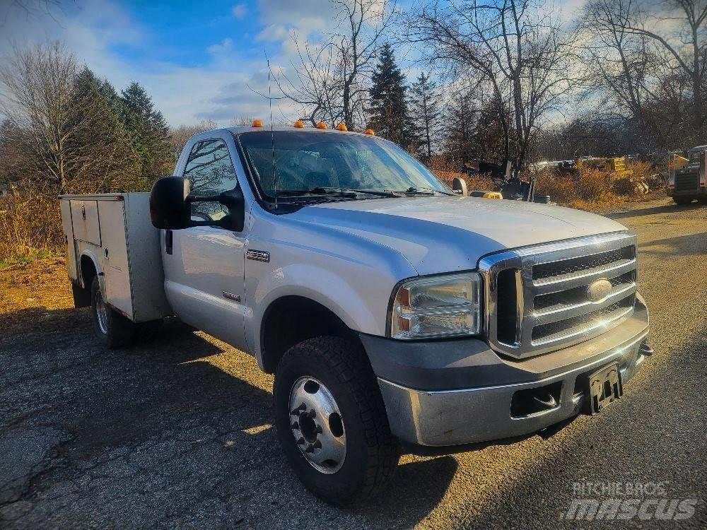 Ford F 350 XLT 皮卡.傳統半斗卡車/側卸板
