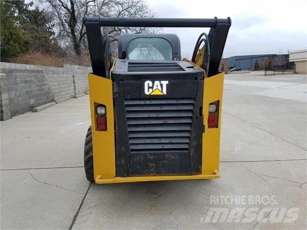 CAT 272 D 滑移轉向裝載機