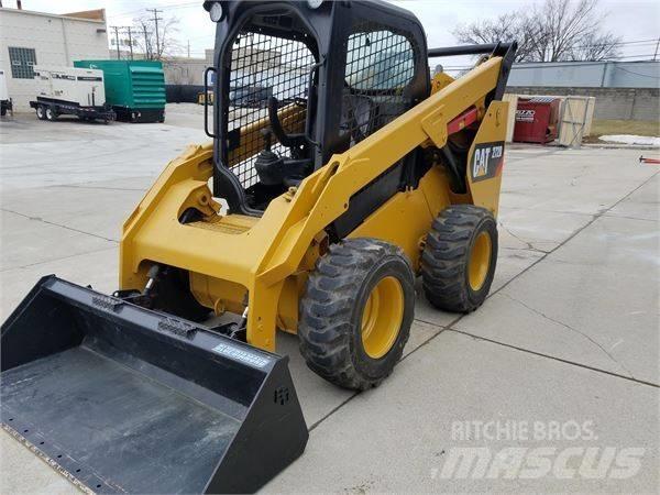 CAT 272 D 滑移轉向裝載機