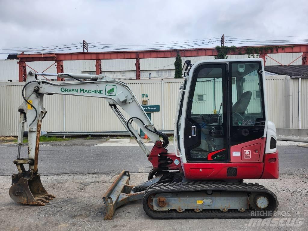 Takeuchi TB 240 小型挖土機/掘鑿機<7t(小型挖掘機)