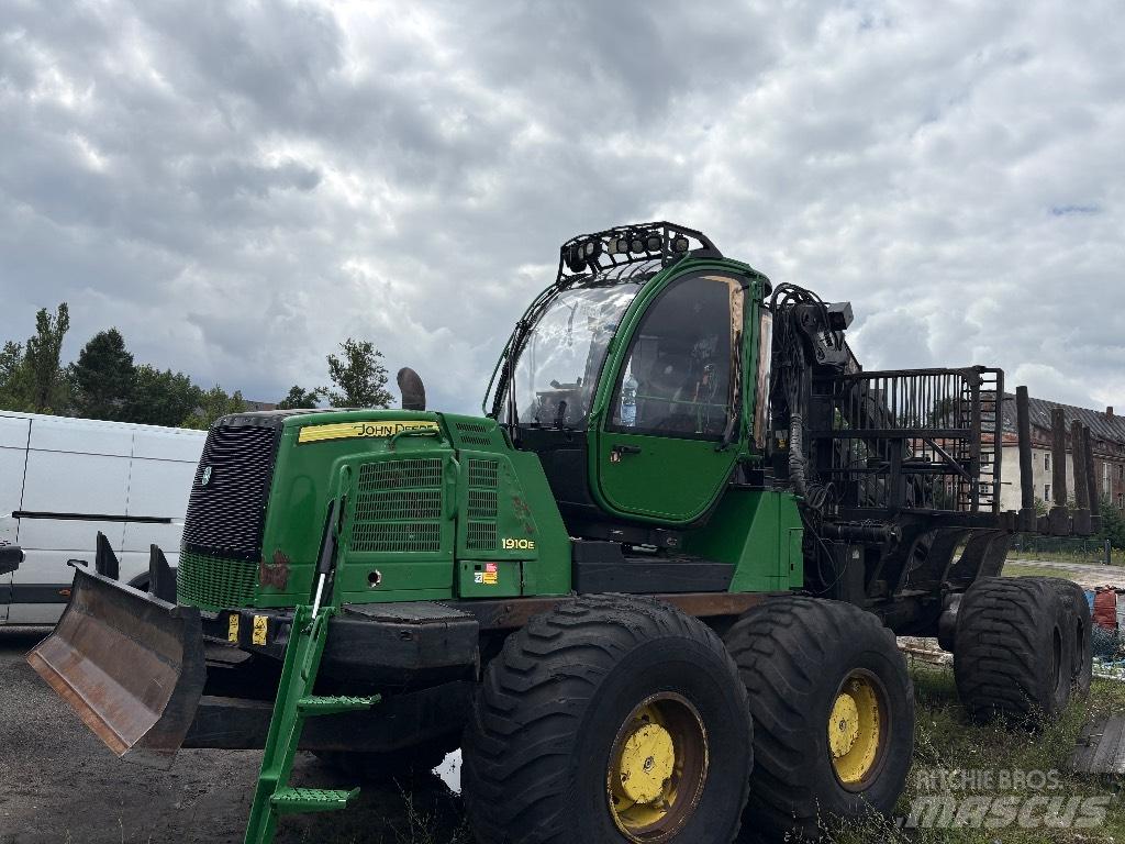 John Deere 1910E 集運機