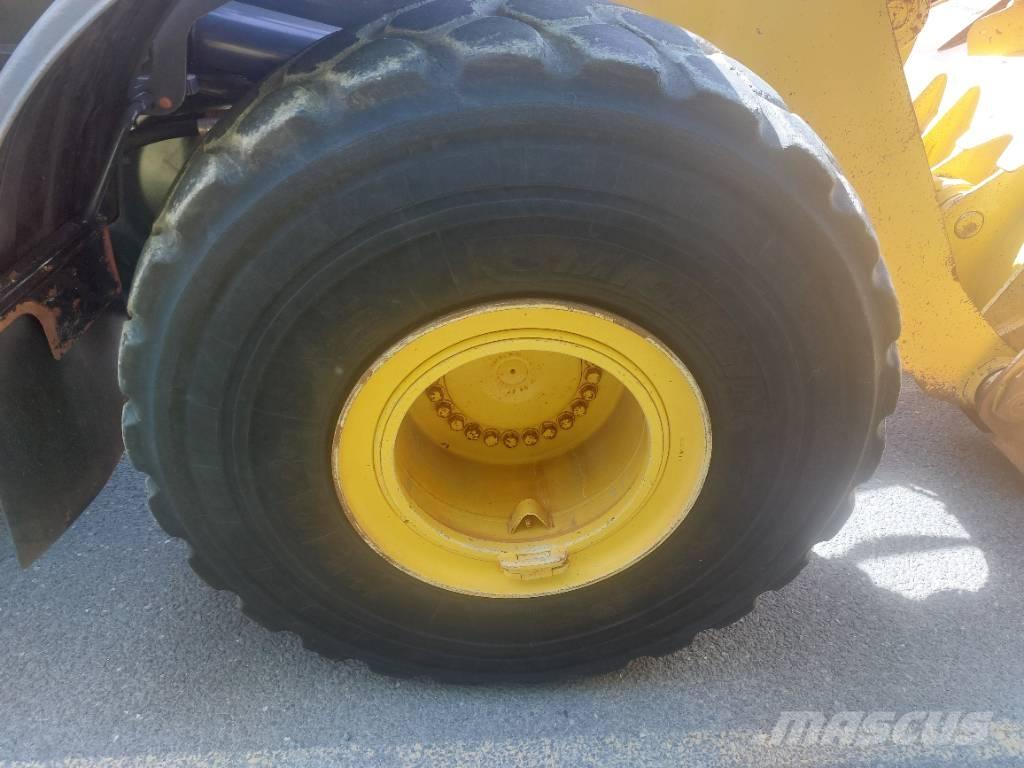 Komatsu WA480-8 輪胎式裝載機