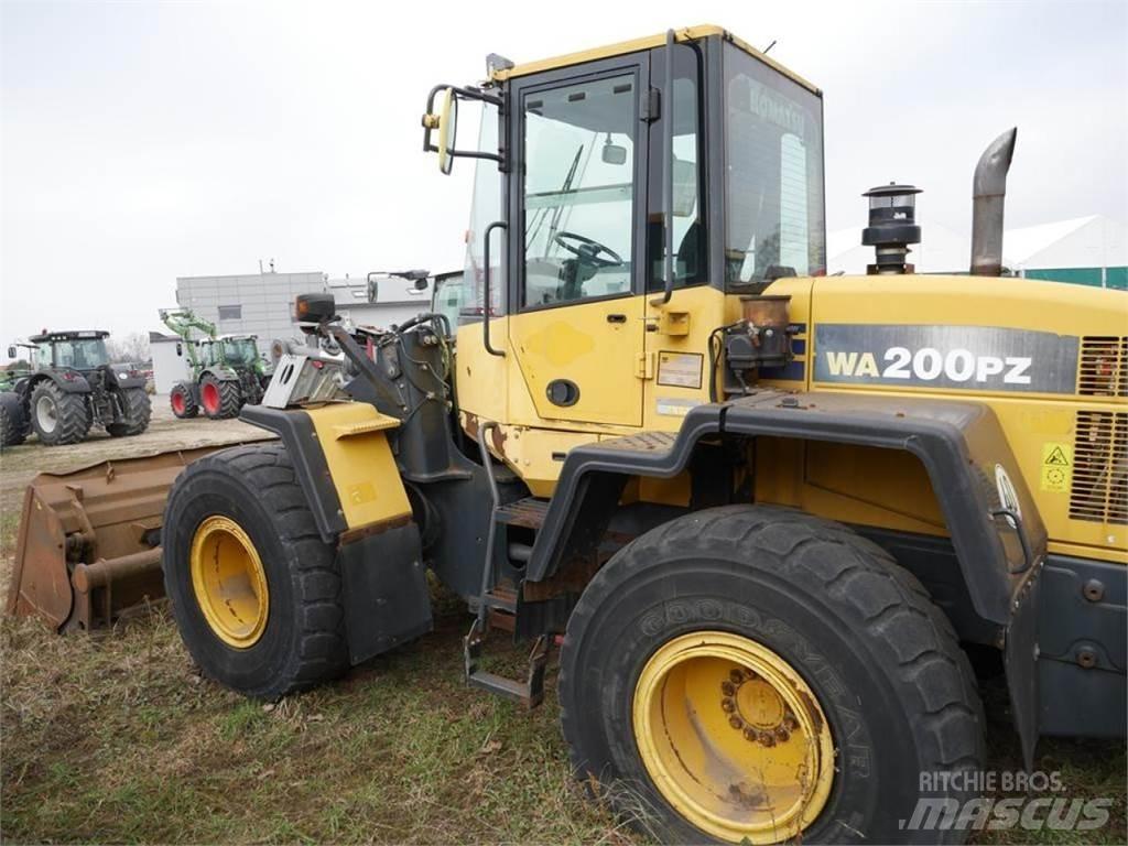 Komatsu WA 200 PZ 輪胎式裝載機