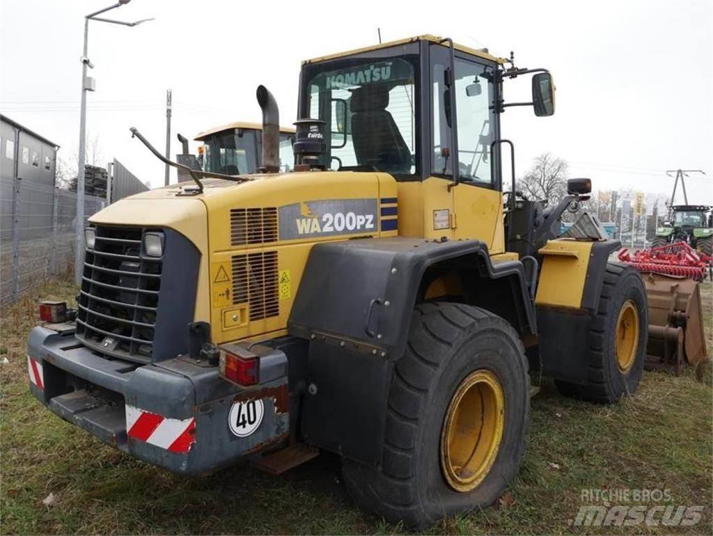 Komatsu WA 200 PZ 輪胎式裝載機