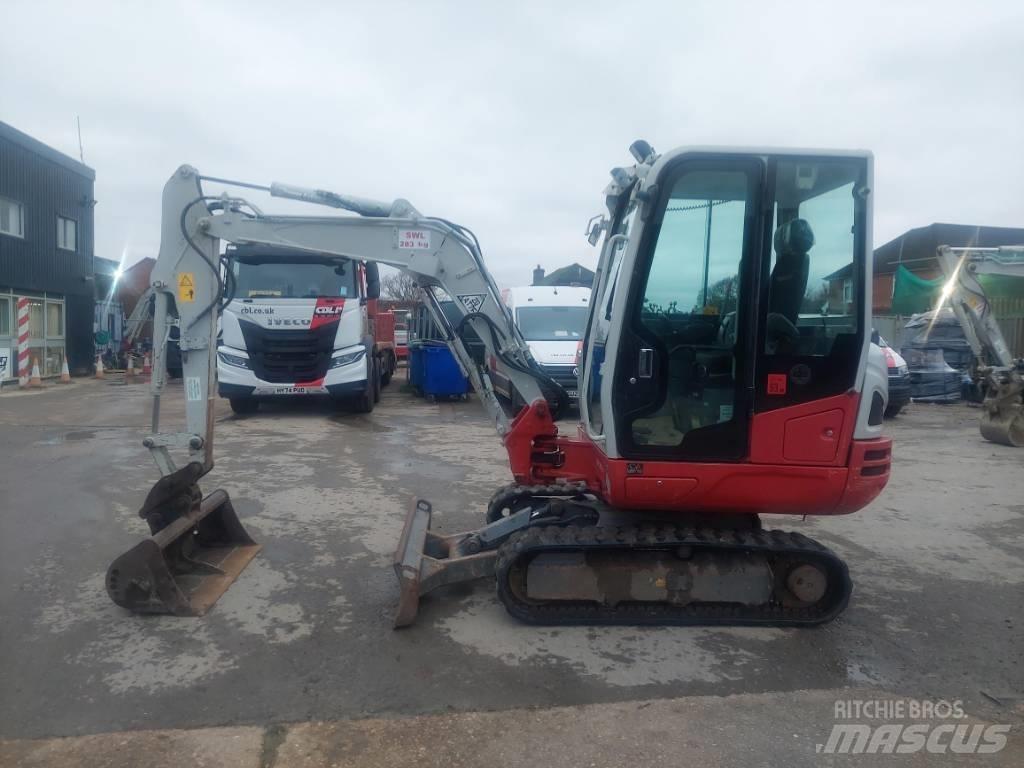 Takeuchi TB 230 小型挖土機/掘鑿機<7t(小型挖掘機)