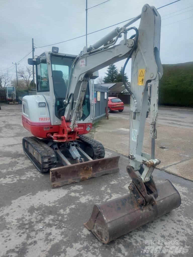 Takeuchi TB 230 小型挖土機/掘鑿機<7t(小型挖掘機)
