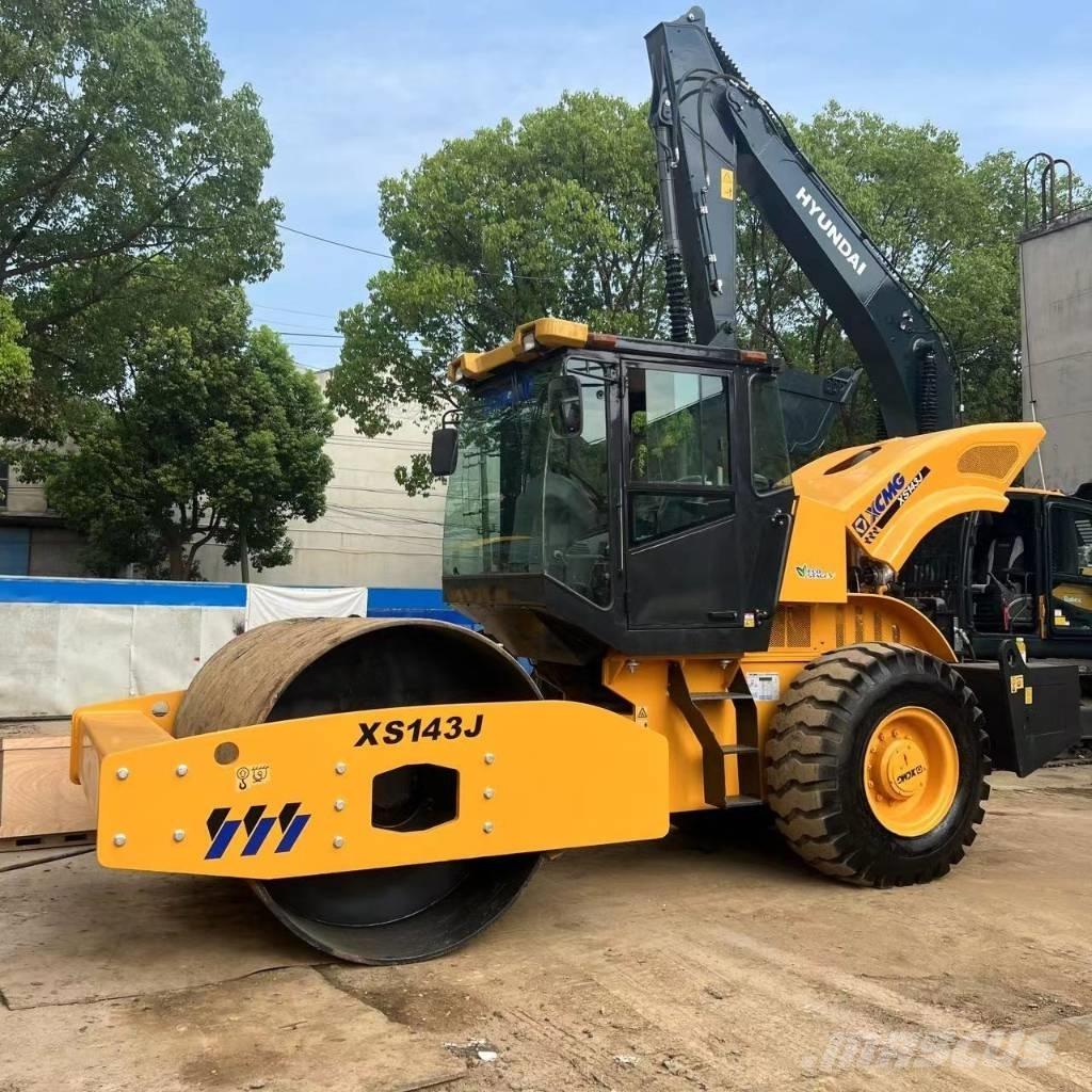 XCMG XS 143 單輪滾壓機