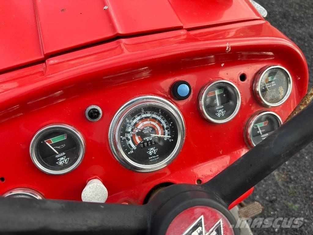 Massey Ferguson 152 曳引機