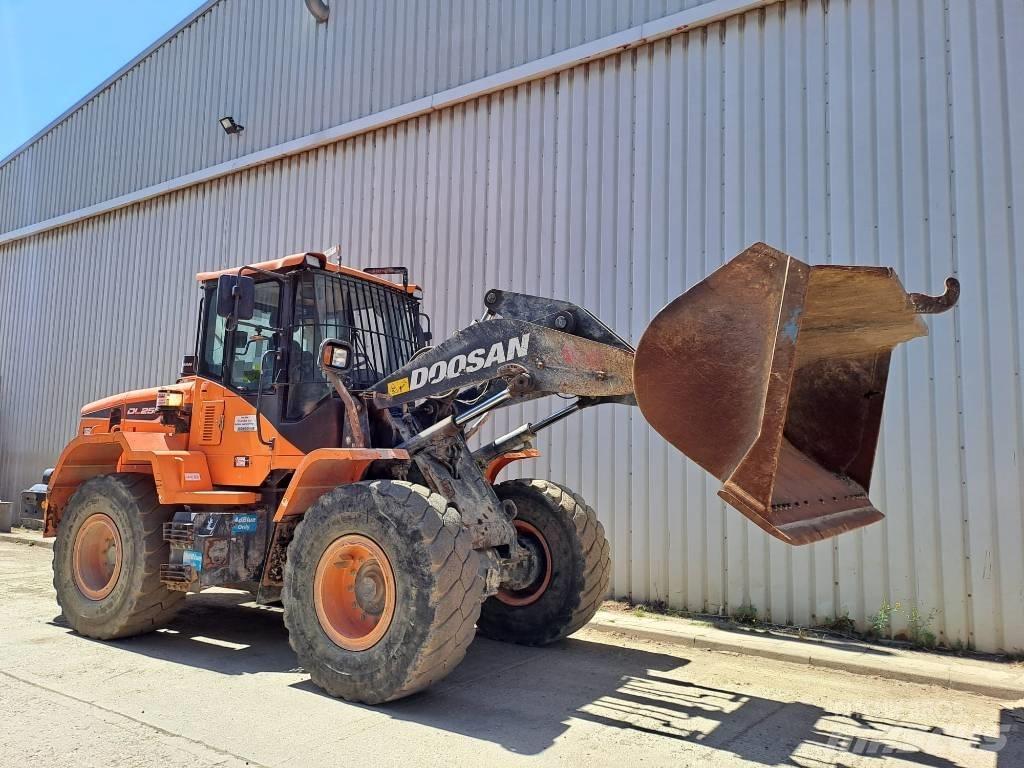 Doosan DL 250 輪胎式裝載機
