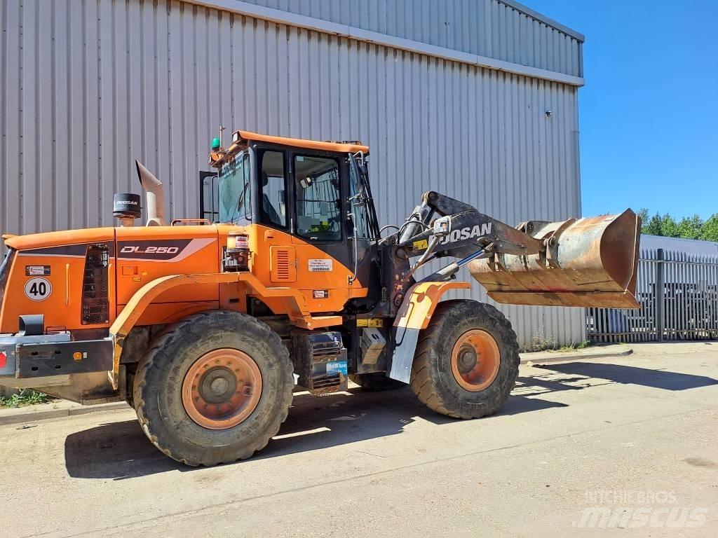 Doosan DL 250 輪胎式裝載機