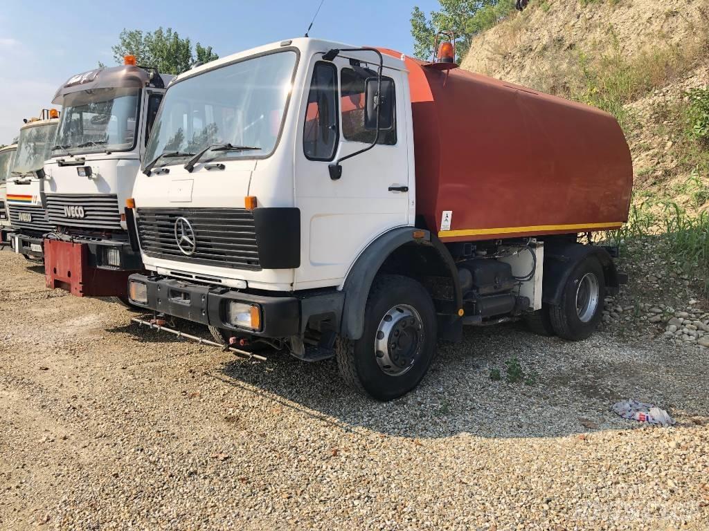 Mercedes-Benz 1414 掃倉機