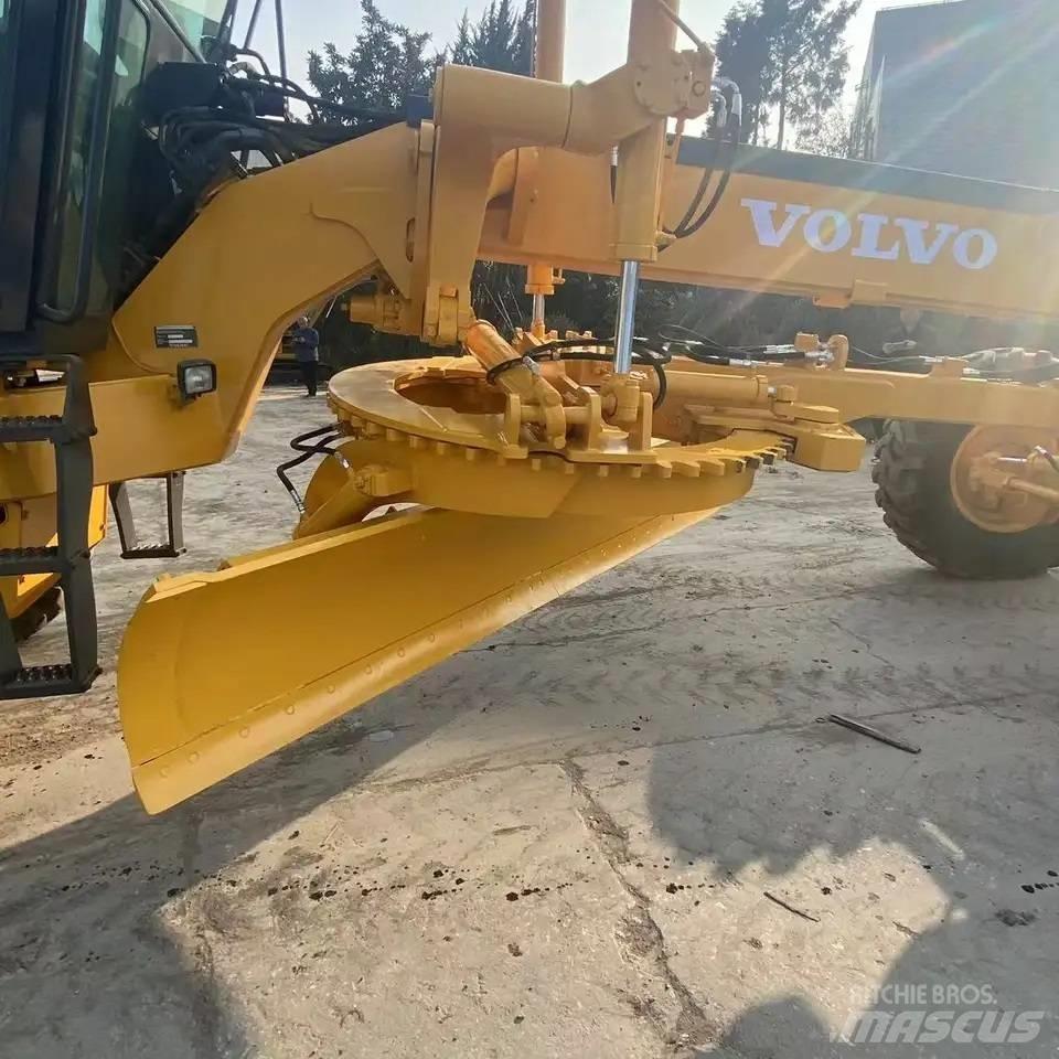 Volvo G740B 平土機