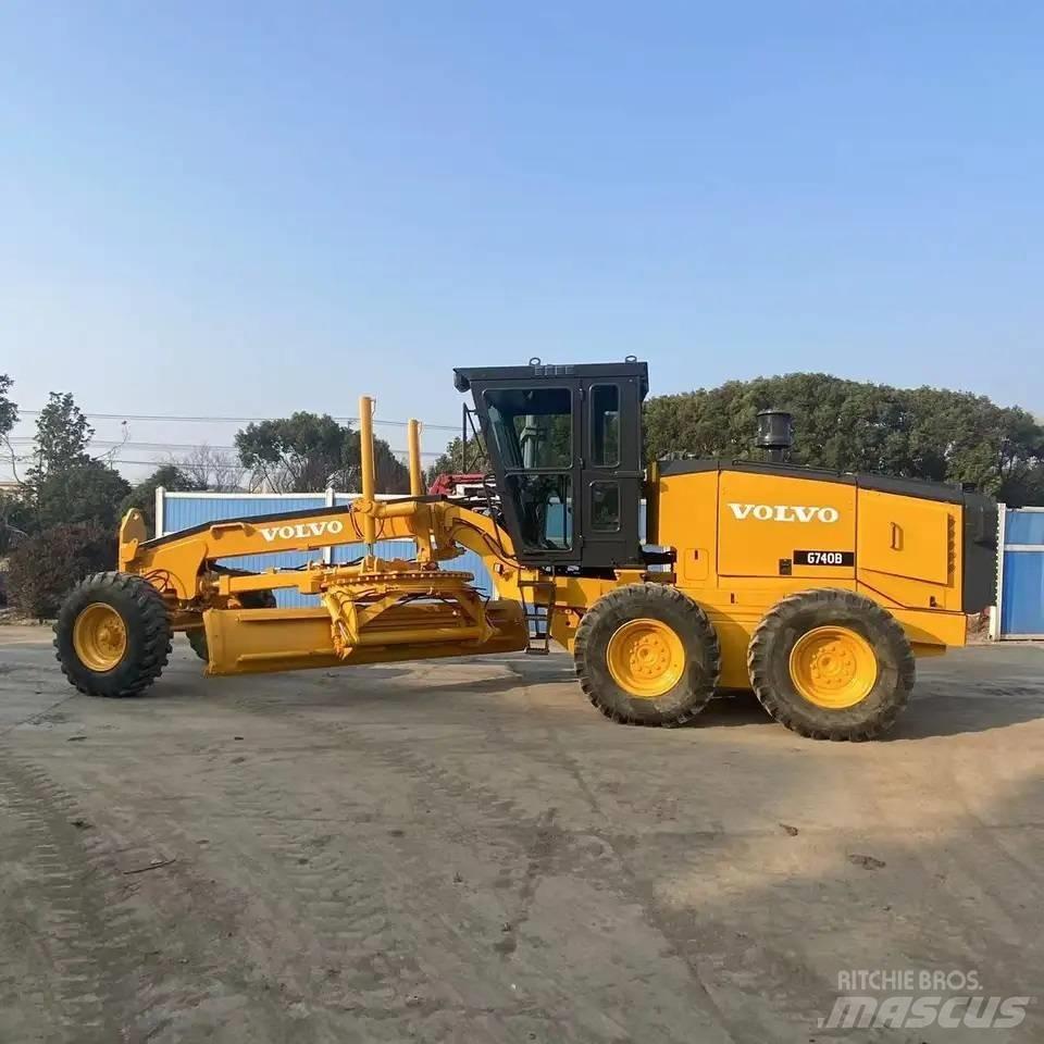 Volvo G740B 平土機