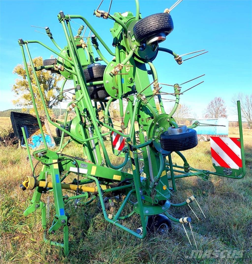 Krone KW 8.82/8 耙與翻草機