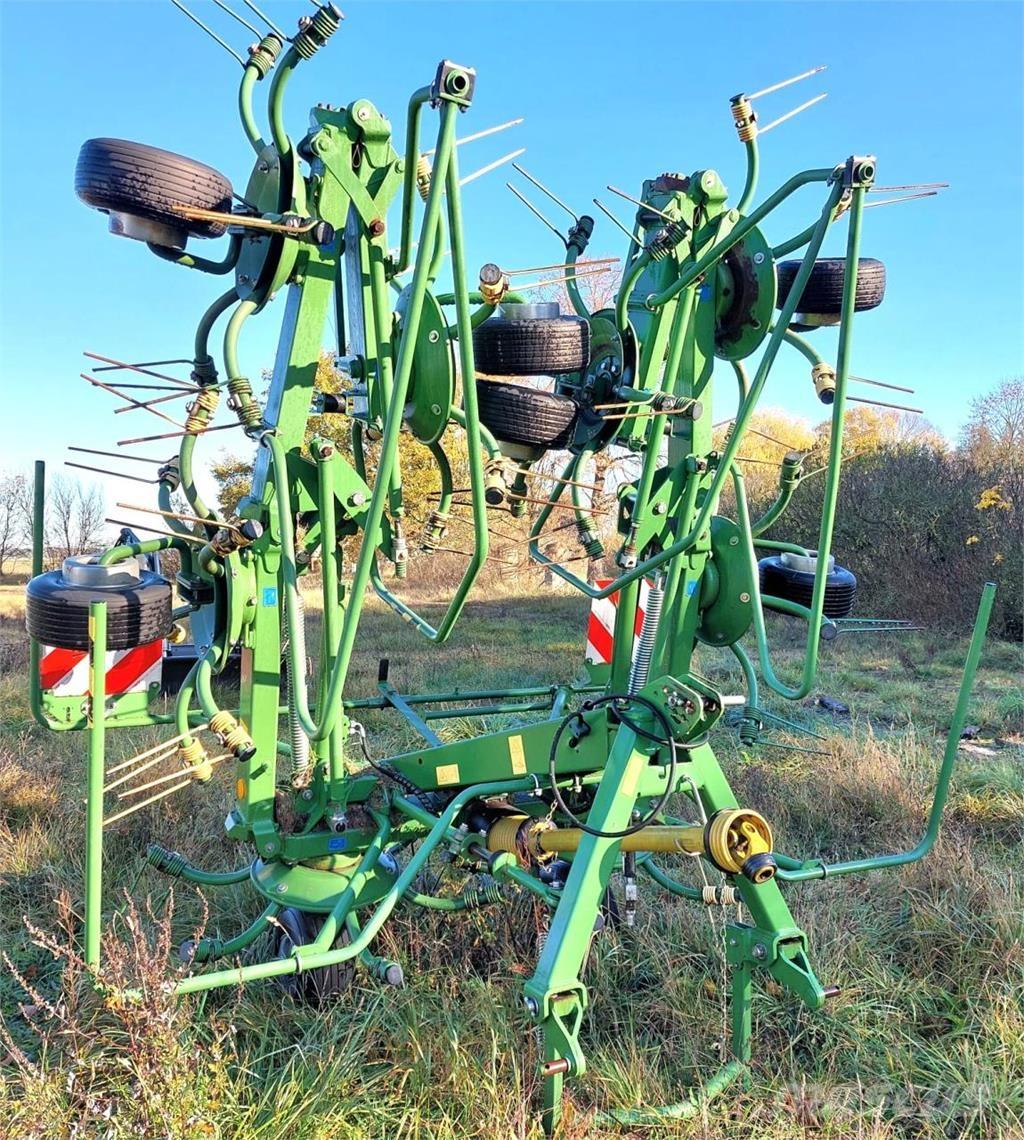 Krone KW 8.82/8 耙與翻草機