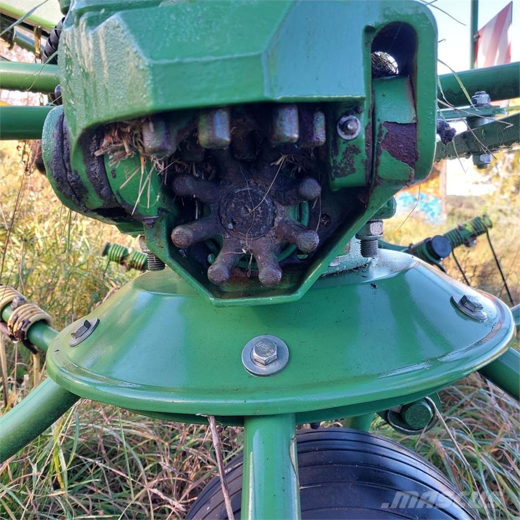Krone KW 8.82/8 耙與翻草機
