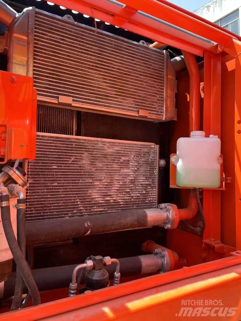 Doosan DX225LC 履帶式 挖土機/掘鑿機/挖掘機