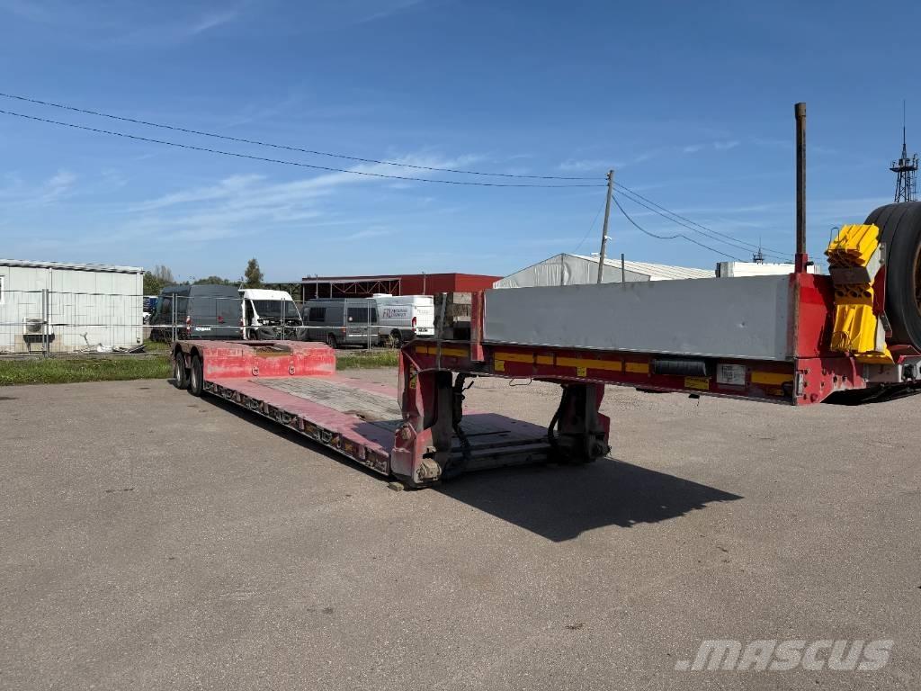 Faymonville Megamax 地架式半拖車