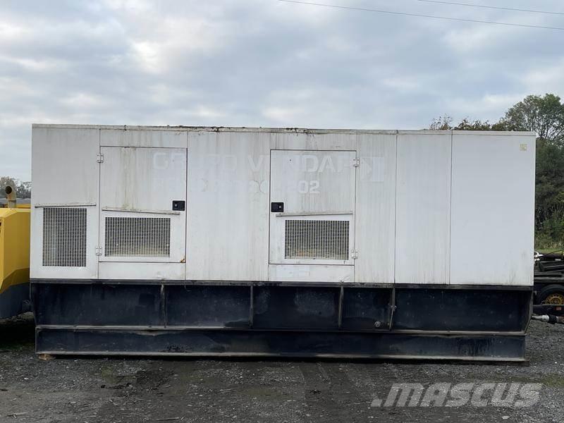 CAT C 18 - 700 柴油發電機